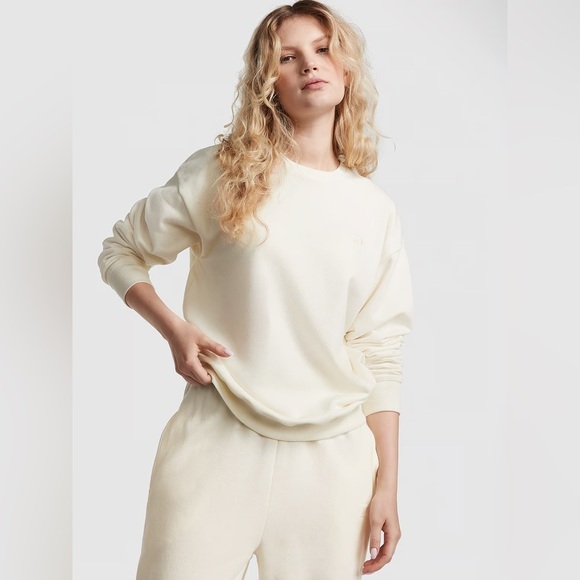 NWT VS PINK Crew Neck Fleece Sweatshirt and Joggers Set in Creamer size XS - Picture 3 of 4